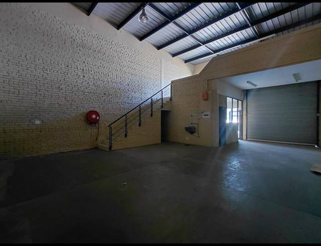 134M² WAREHOUSE TO LET IN POMONA